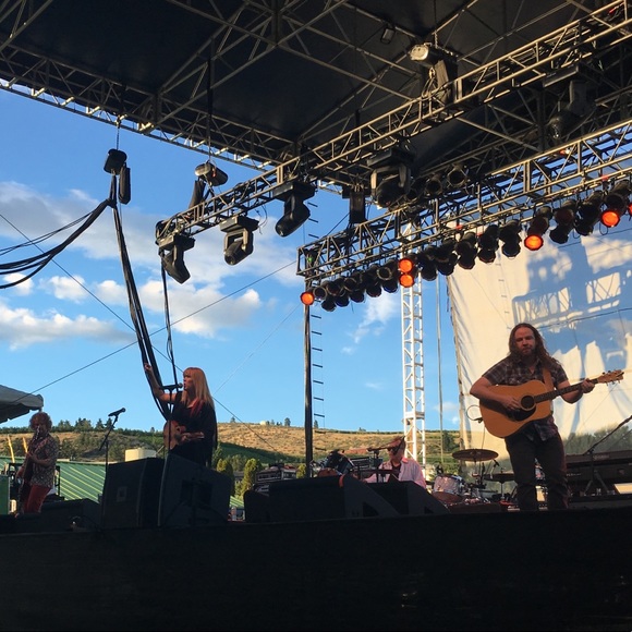 Meet your Posher, Donna - Picture 3 of 5